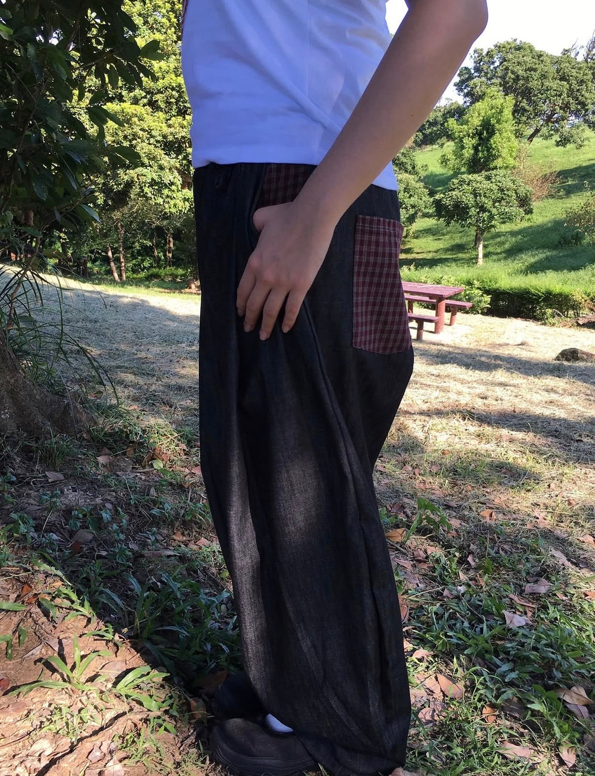 紅格仔黑色牛仔褲