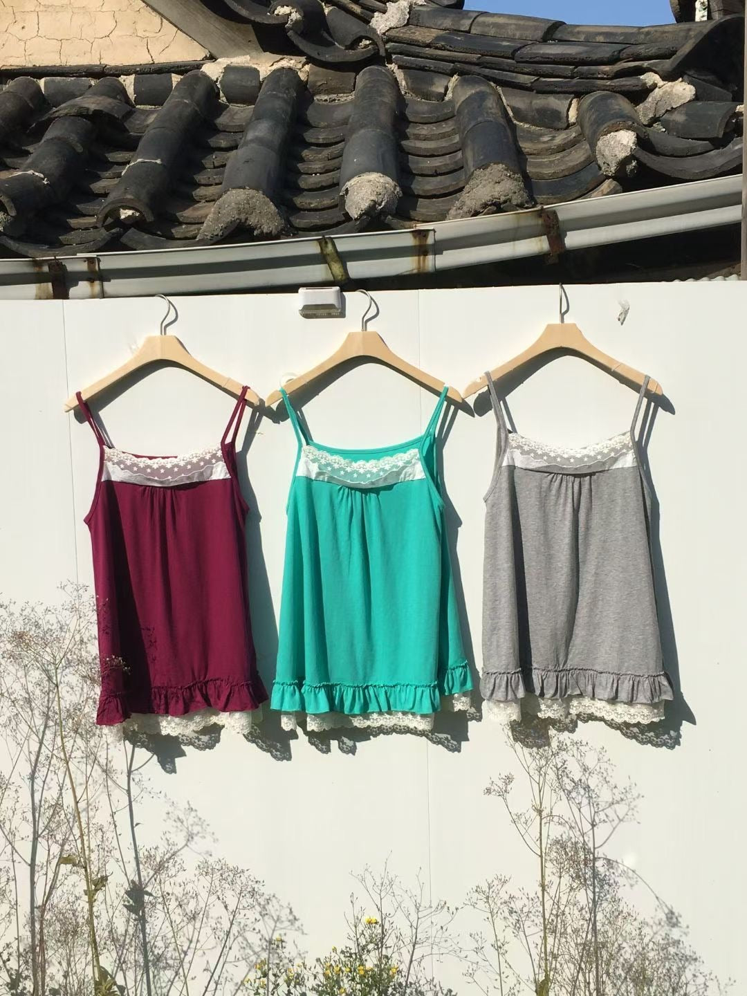 蕾絲拼接荷葉邊無袖top